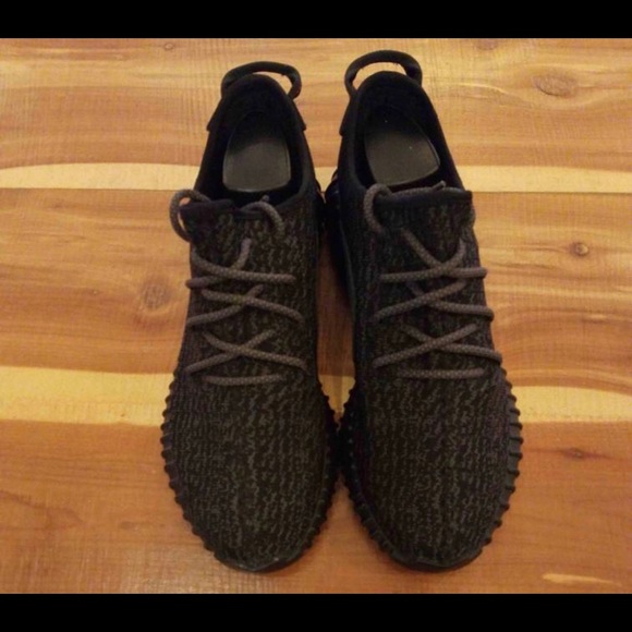 Yeezy 350 Pirate Blacks Size 11 - Picture 3 of 6